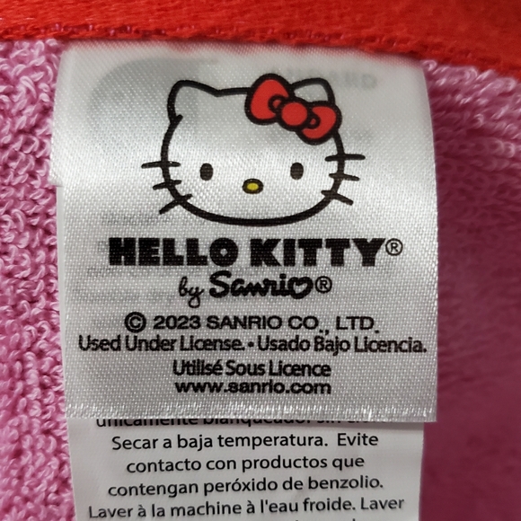 Hello Kitty Large Hot Pink Beach Towel - Picture 10 of 10